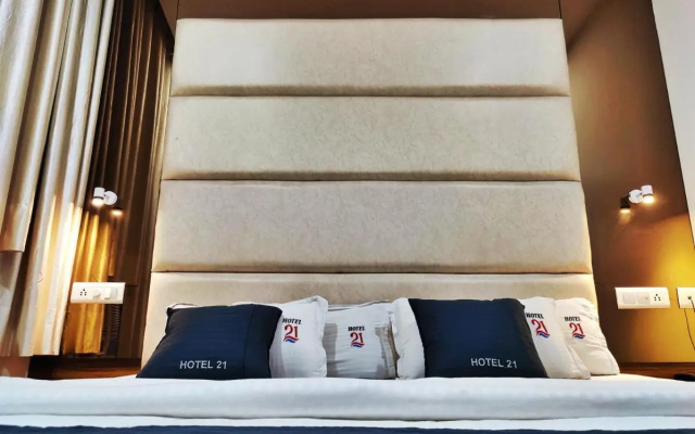 OYO 33389 Hotel 21