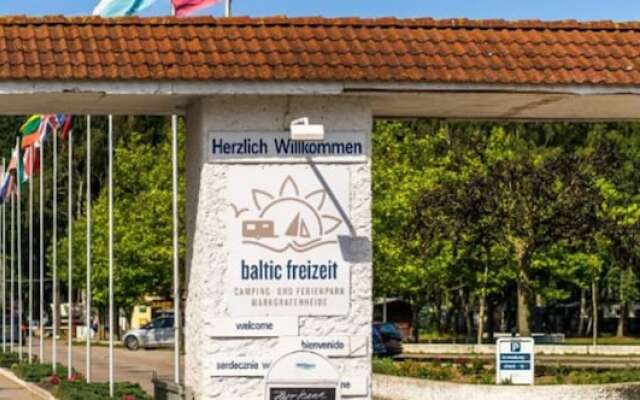 Отель Ferienpark Markgrafenheide Германия, Росток - отзывы, цены и фото номеров - забронировать отель Ferienpark Markgrafenheide онлайн вид на фасад
