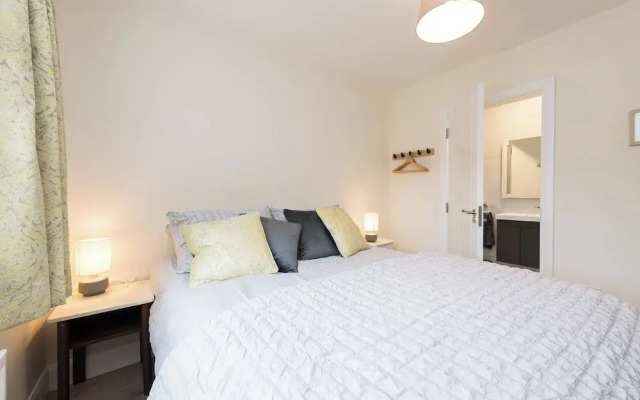 2br-sleeps4-parking-nearcork-6mintoairport