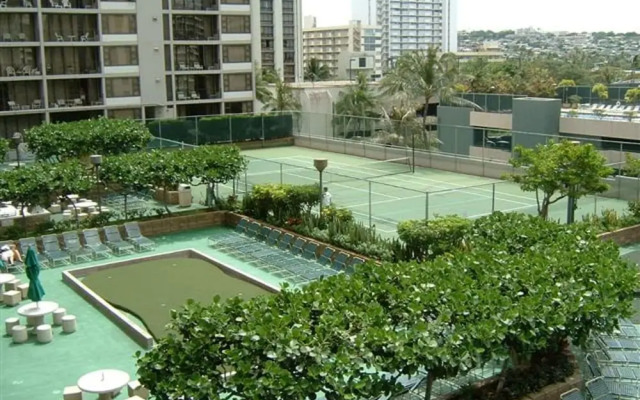 2-0705 Waikiki Banyan