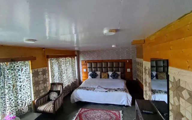 Hotel White House
