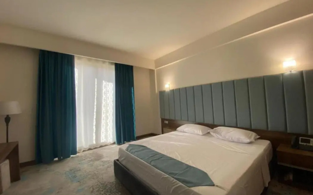 Khawarnaq Palace Hotel