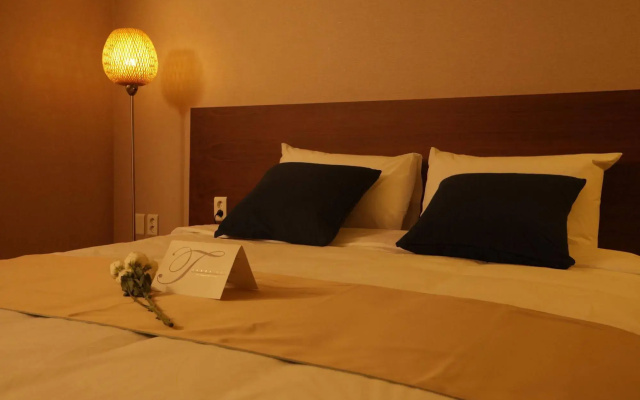 Yihua Hotel