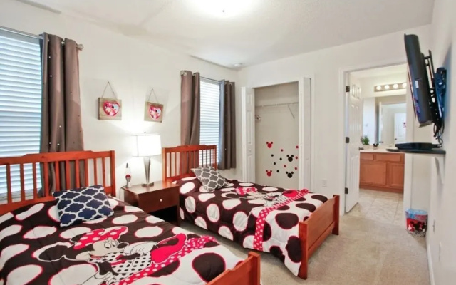 241 Las Fuentes Drive 6 Bedroom Home by Redawning