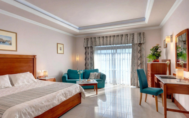 Paradise Bay Resort