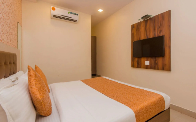 OYO 8678 Hotel Golden Nest