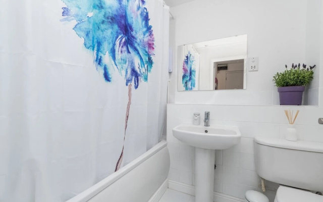 Fantastic 1 Bedroom Flat With Great Marina Views