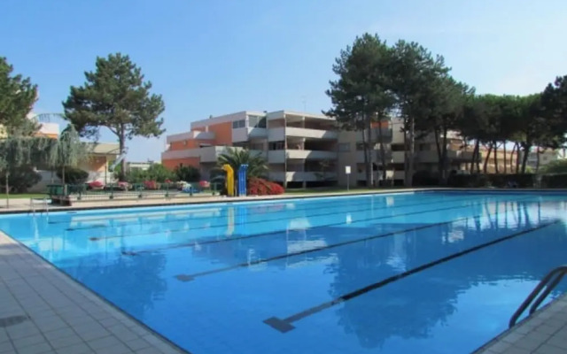 Flat With Terrace Overlooking the Pool