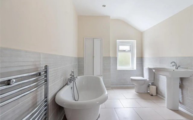 Beautiful 4 Bed House Worcester City Centre
