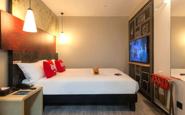 Ibis wuhan hubu alley hotel