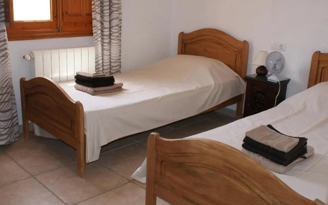 Villa up to 8 sleeps 4 bedrms 2