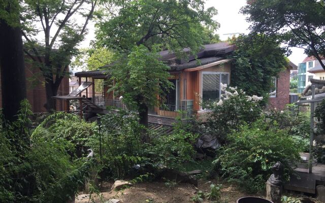 Отель Jiwoljang Guest House Сеул вид на фасад