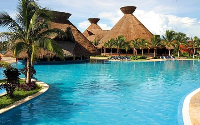 Barcelo Maya Colonial & Maya Tropical, Xpu-Ha, Mexico | ZenHotels