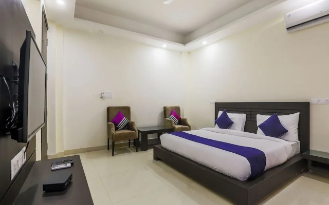 Silverkey Medanta Sec 38 By OYO Rooms