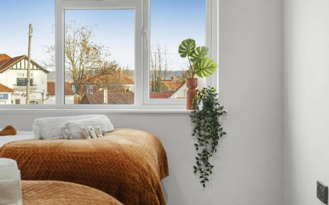 Modern Bungalow in Maidstone sleeps 5 with free parking