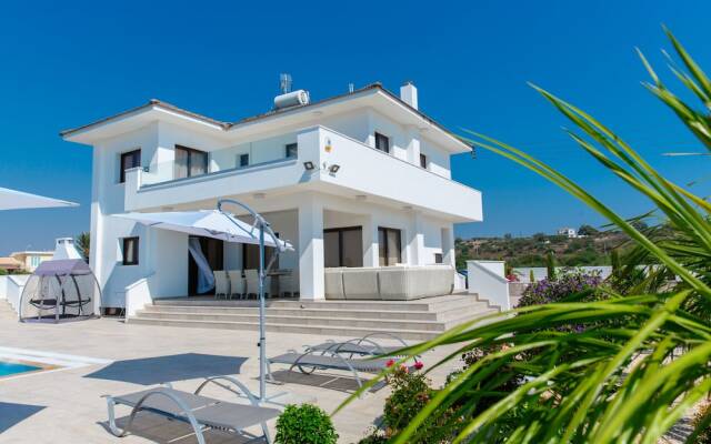 Отель Villa Andriana вид на фасад