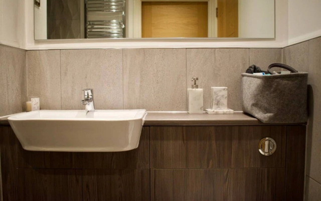 Modern Edinburgh Flat Close to City Centre