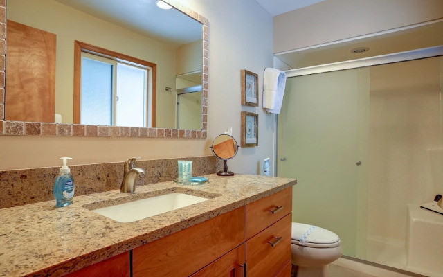Pet-Friendly 6 Otter Home features Bikes to Explore Sunriver Village by RedAwning
