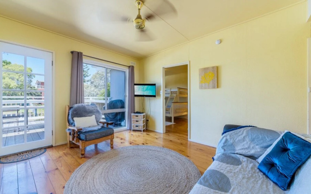 Inverloch Beach Hut - Close To Beach And Shops!