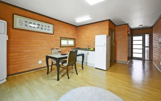 Yeosu Hwangto Pension