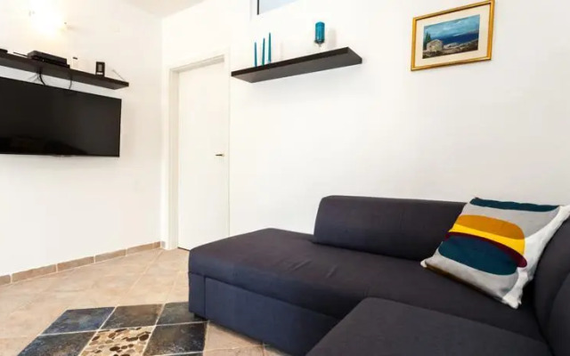 Apartment 5M