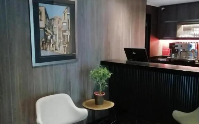 Hotel H9