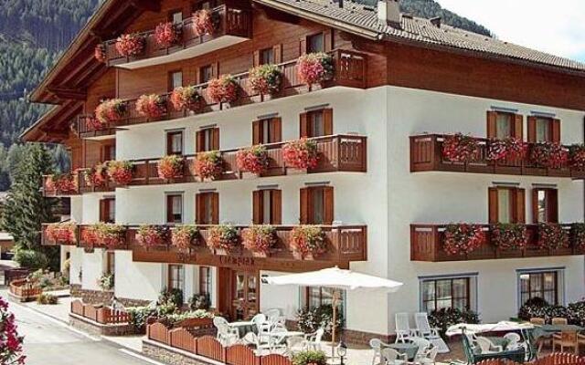 Hotel Ciampian вид на фасад
