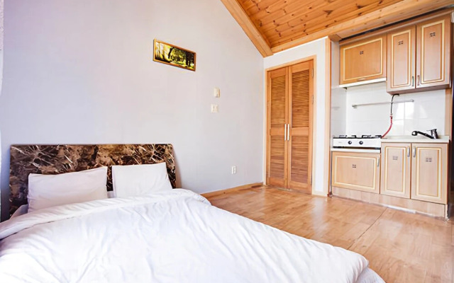 Seogwipoherbal Garden Good House Pension