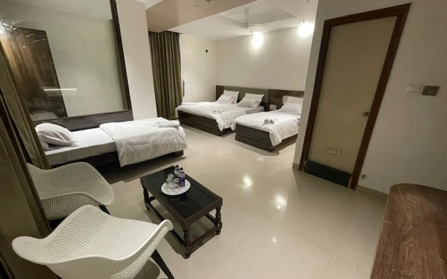 Model Grand Inn
