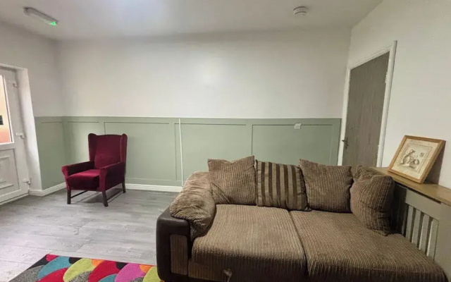 1 Room Ensuite Flat - Sleeps 2 With Sky Full Fibre