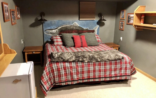 Clam Gulch Lodge