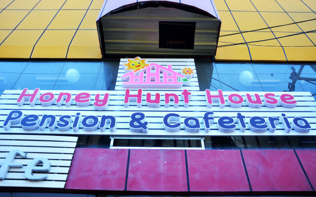 Honey Hunt House 0