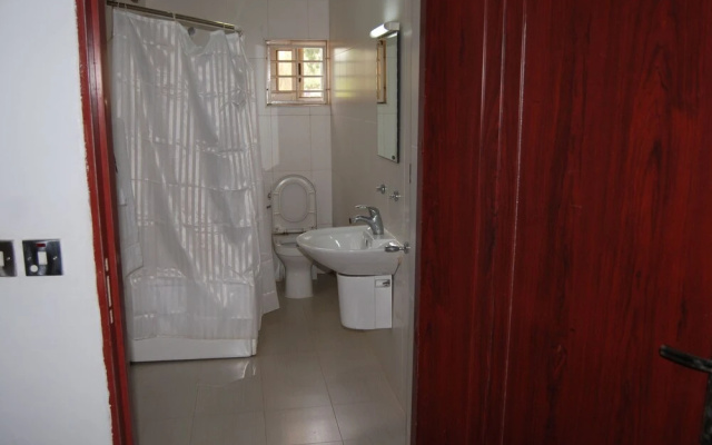 Kings Court Apartment