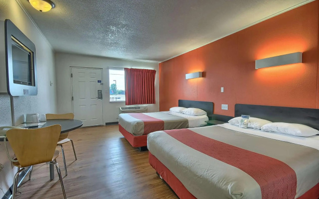 Motel 6 Lima, OH
