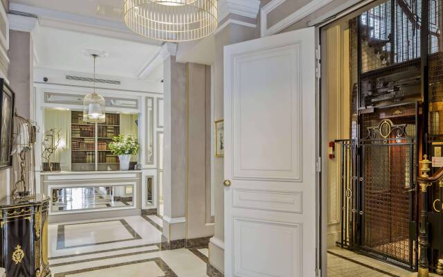 Отель Hôtel Bradford Elysées - Astotel вид на фасад