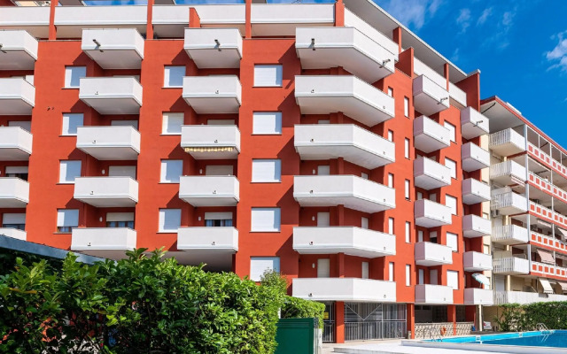 Belvilla by OYO Inviting Apartment With Pool