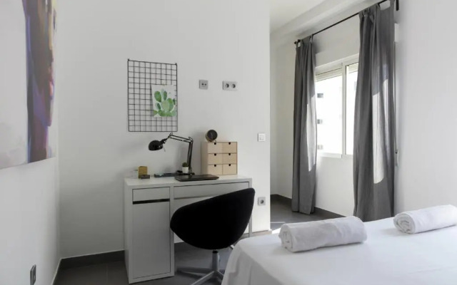 Stylish 2 Bedroom AC Wifi Terrace Attic in Valencia Center