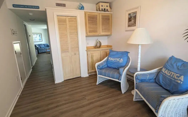 Mariners Court 221