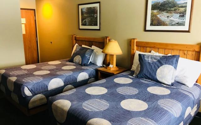 Boulder Creek Inn