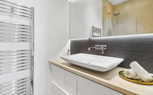 Elegant 1BR near Notre-Dame Cathedral