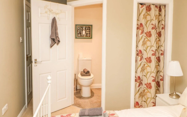 2 The Coach House