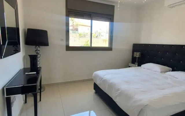 Private Pool, 3Br Garden Apartment, Aquarelle