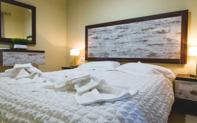 Theoxenia Suites & Apartments