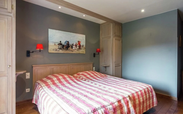 Vintage Holiday Home With Swimming Pool In Saint-Hubert