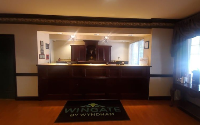 Wingate Suites by Wyndham Youngstown - Austintown