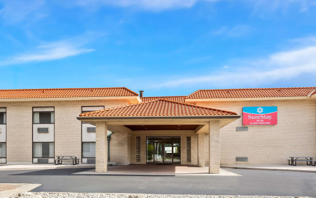 SureStay Plus by Best Western Windsor