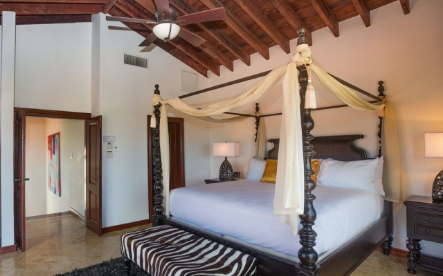Pristine Bay 1108 4 Bedroom Home by RedAwning