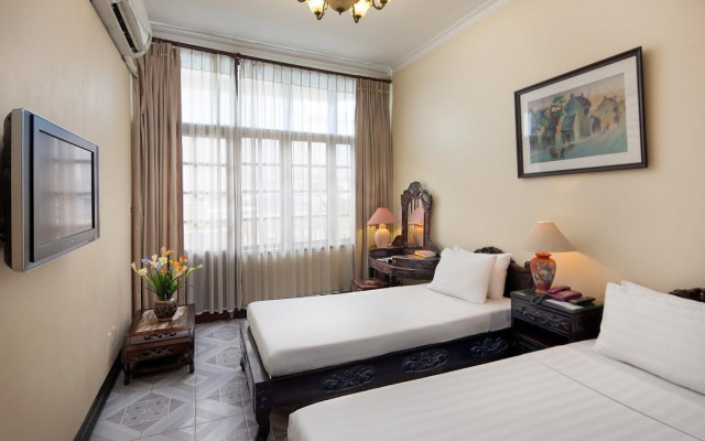 Lucky  Hotel