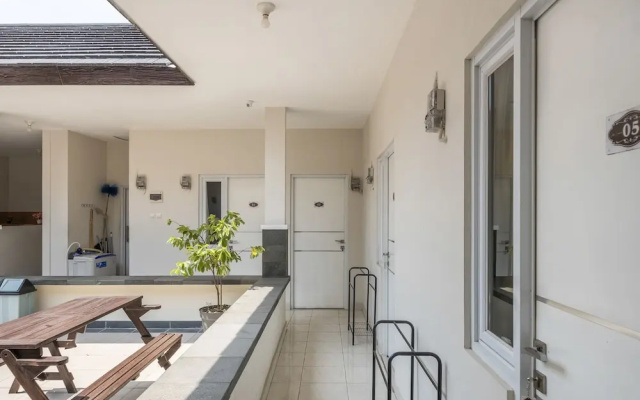 OYO Living 1877 Side Corner