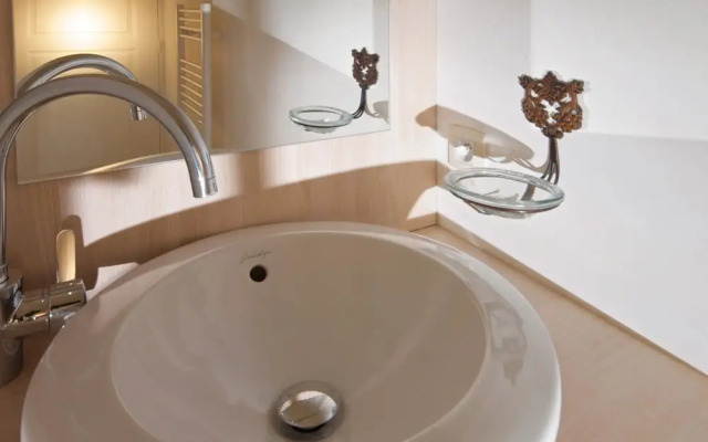 Provencal Apartment for 4 in Sorgue
